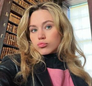 Brec Bassinger comes from a business family