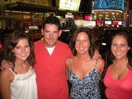 Rob Thomson With His Wife And Daughters