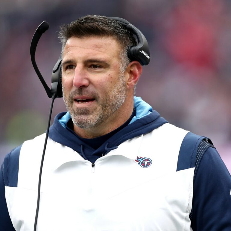 mike-vrabel-does-he-have-a-lazy-left-eye-head-coach-of-tennessee