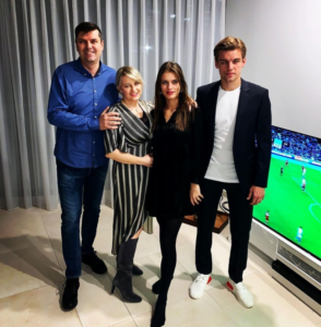 Borna Sosa's family celebrating his mom's birthday.