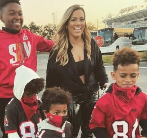 Chelsie Kyriss with her kids 