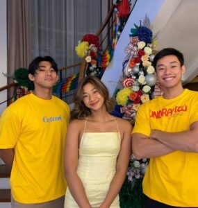 Dave Ildefonso with his siblings