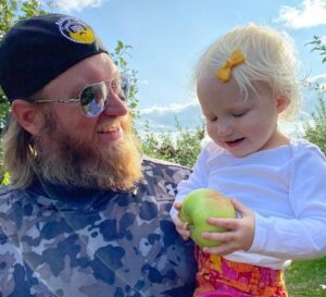 Nick Mangold with his kid