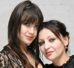 Pearl Lowe with her daughter