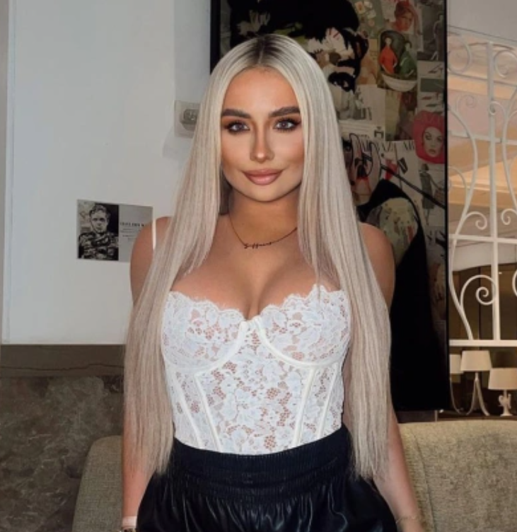 Saffron Barker's Viral Bikini Photos Controversial Scandal, Leaked