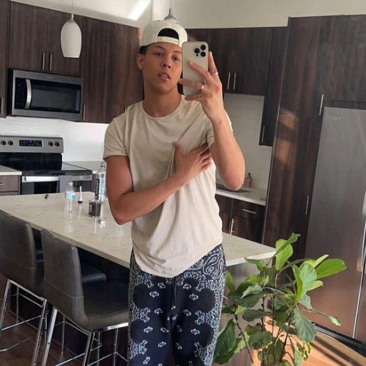 Jackson Mahomes Kissing Video Gone Viral On Reddit & Twitter! The