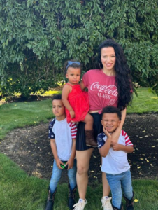 Maria Hanslovan with her kids