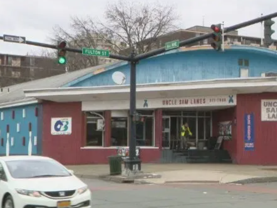 homeless person entering to sam lanes