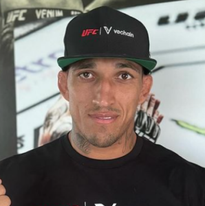 Charles Oliveira 