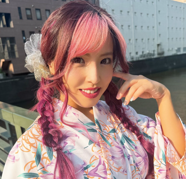 Mina Shirakawa Bio, Age, Career, Height And More