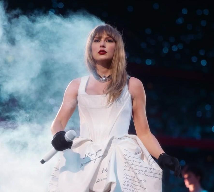 Taylor-swift-singing